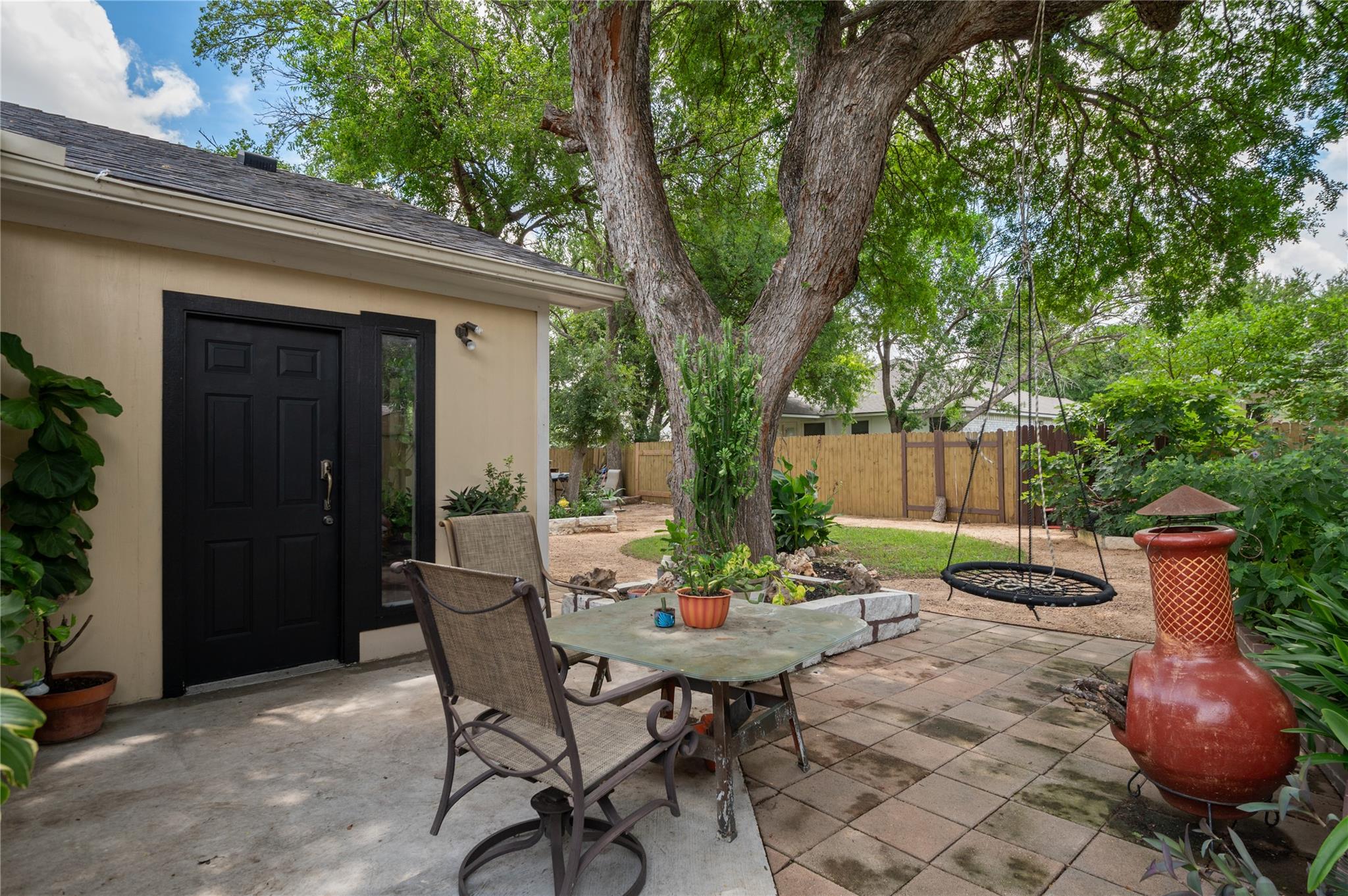 2606 Bradley LN