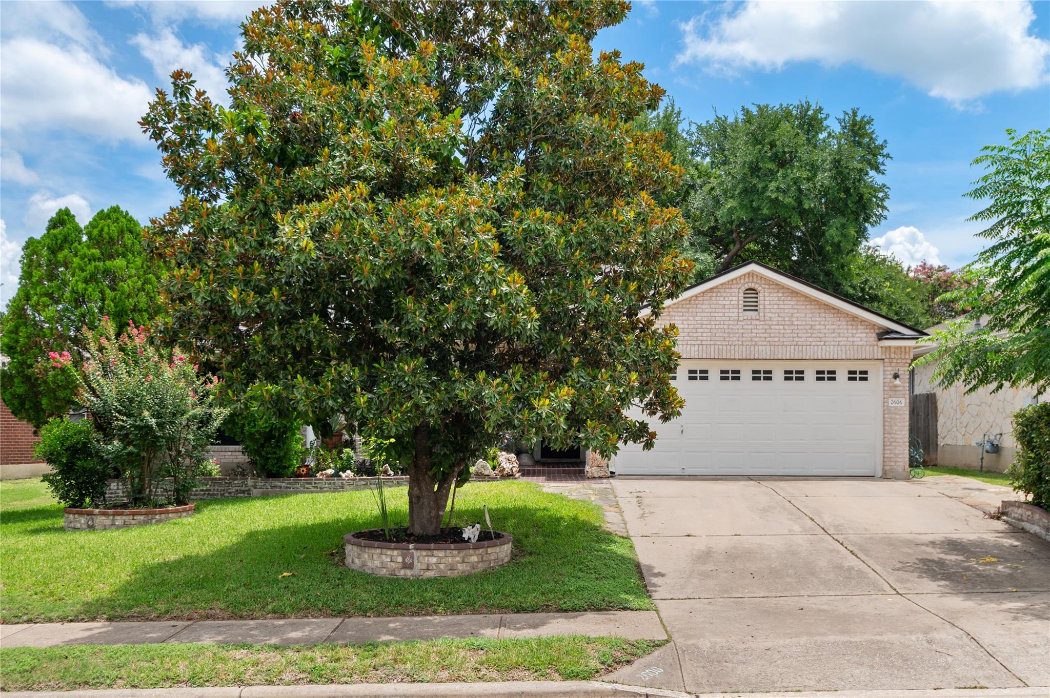 2606 Bradley LN