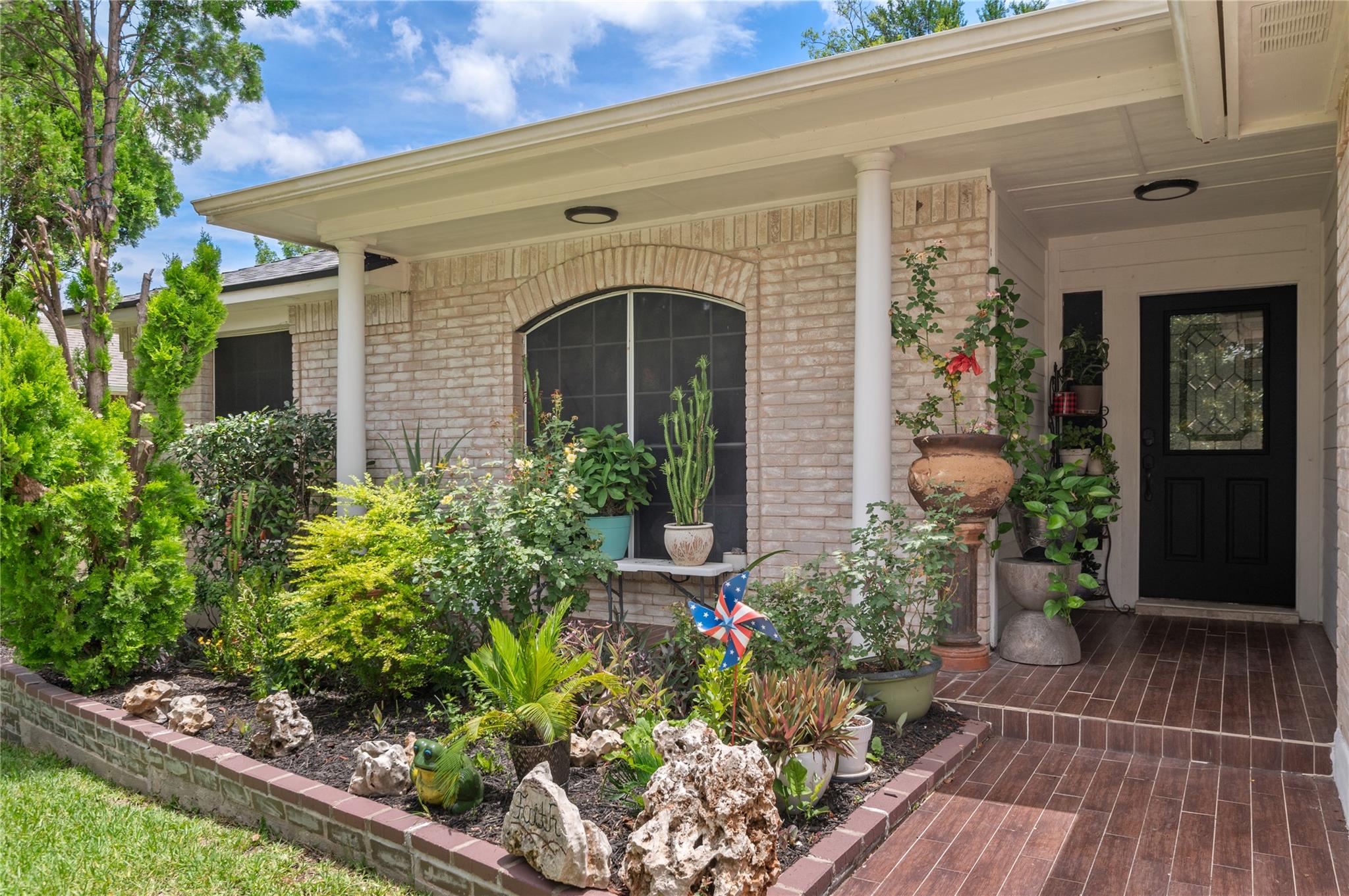 2606 Bradley LN