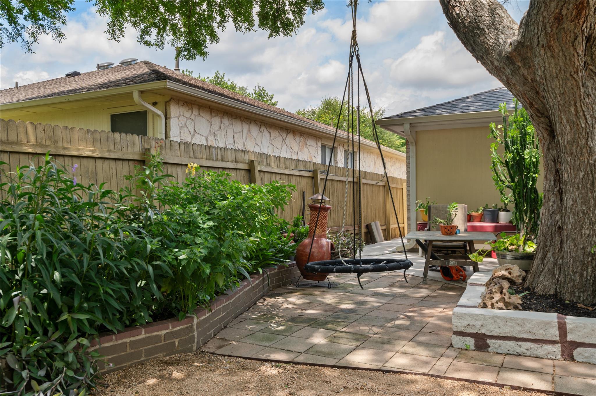 2606 Bradley LN