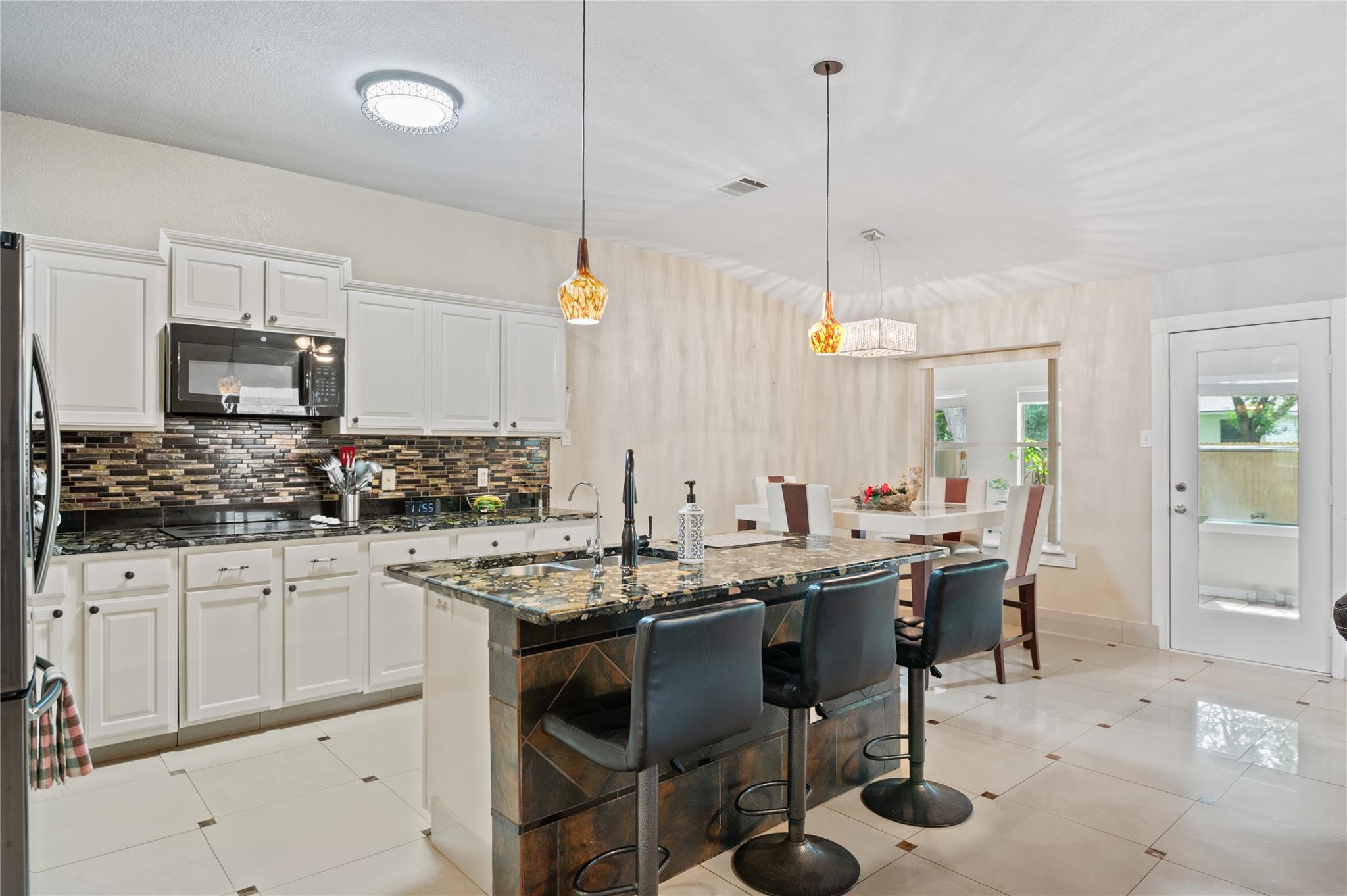 2606 Bradley LN