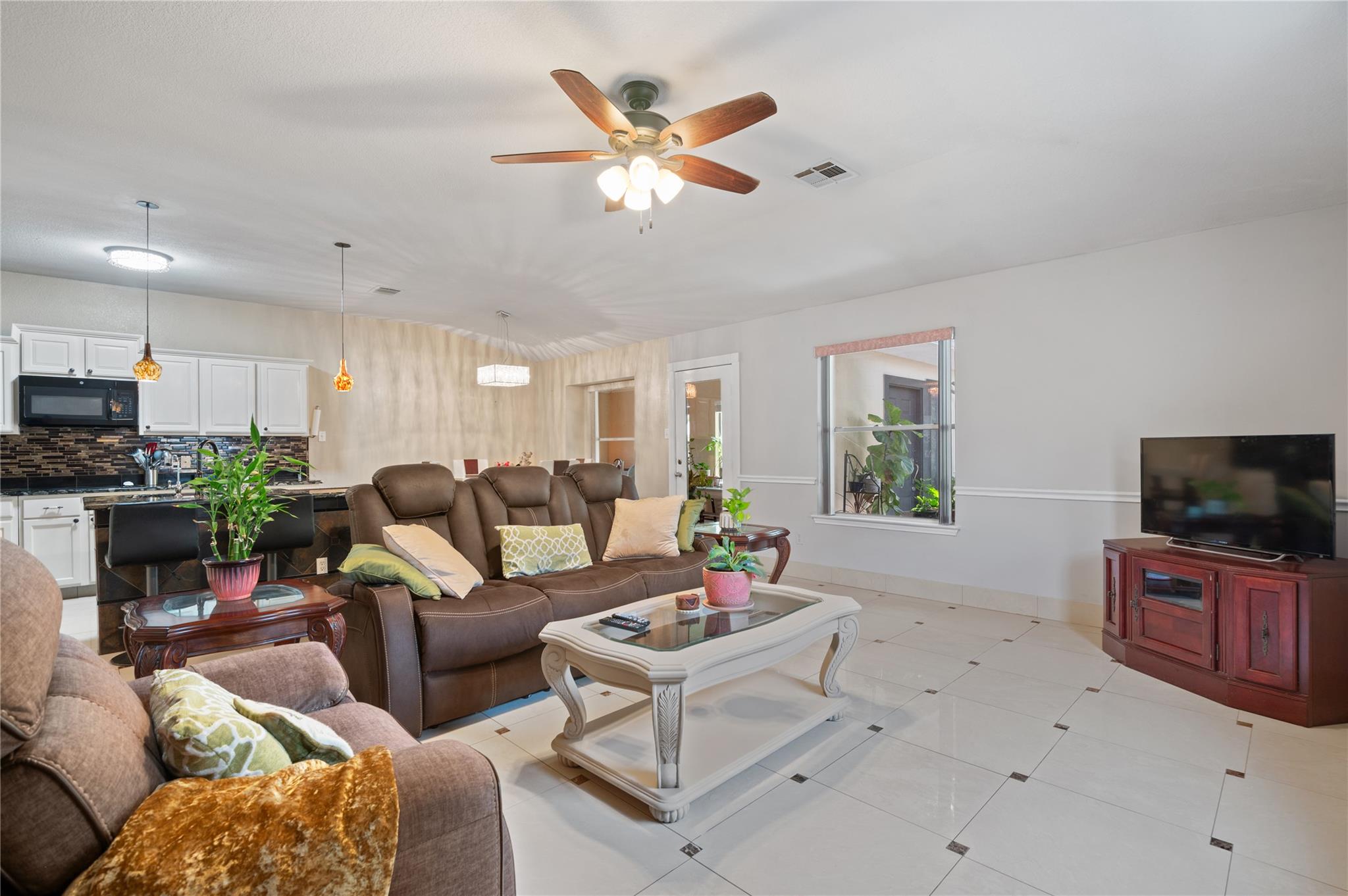 2606 Bradley LN