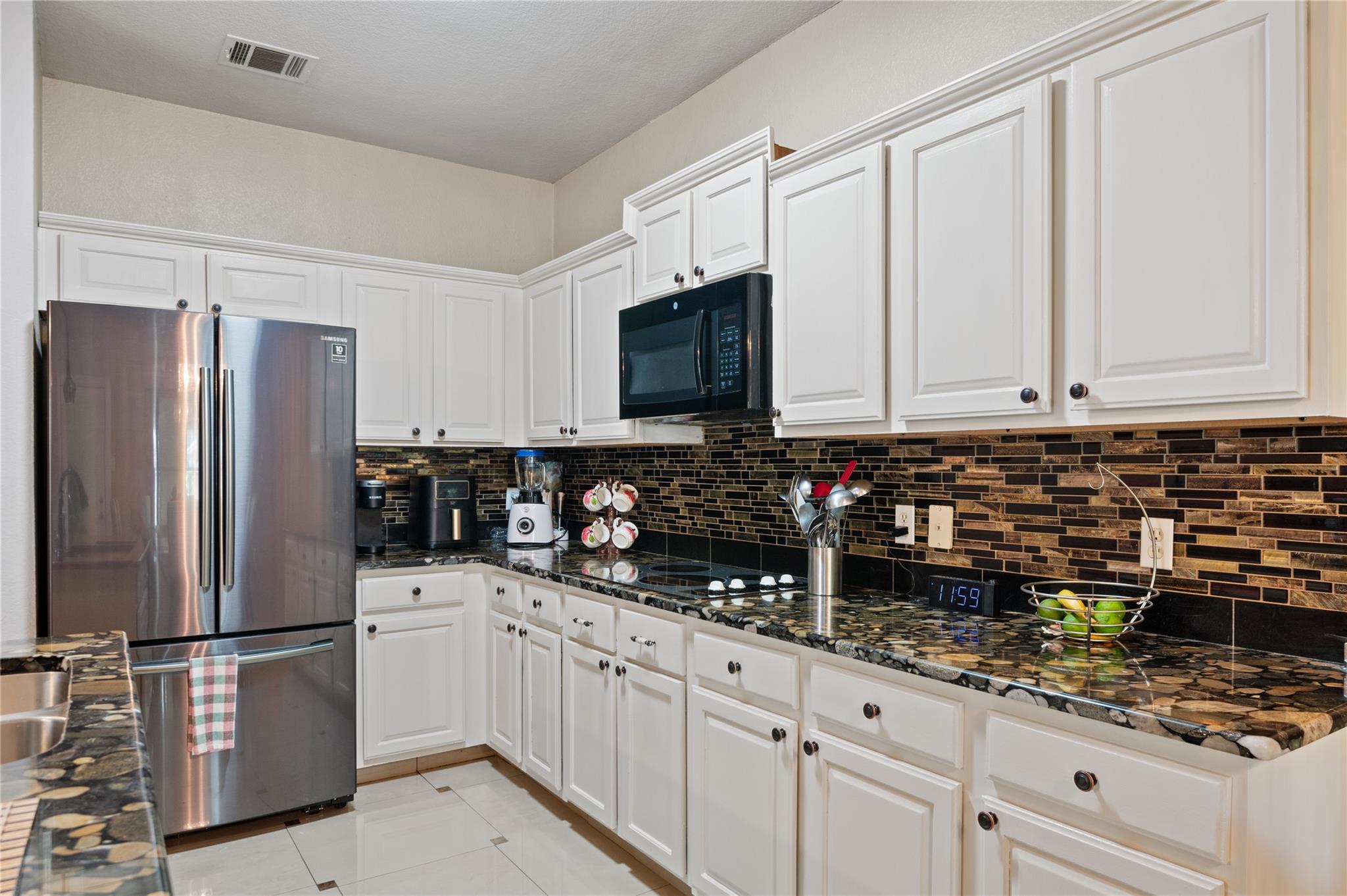 2606 Bradley LN
