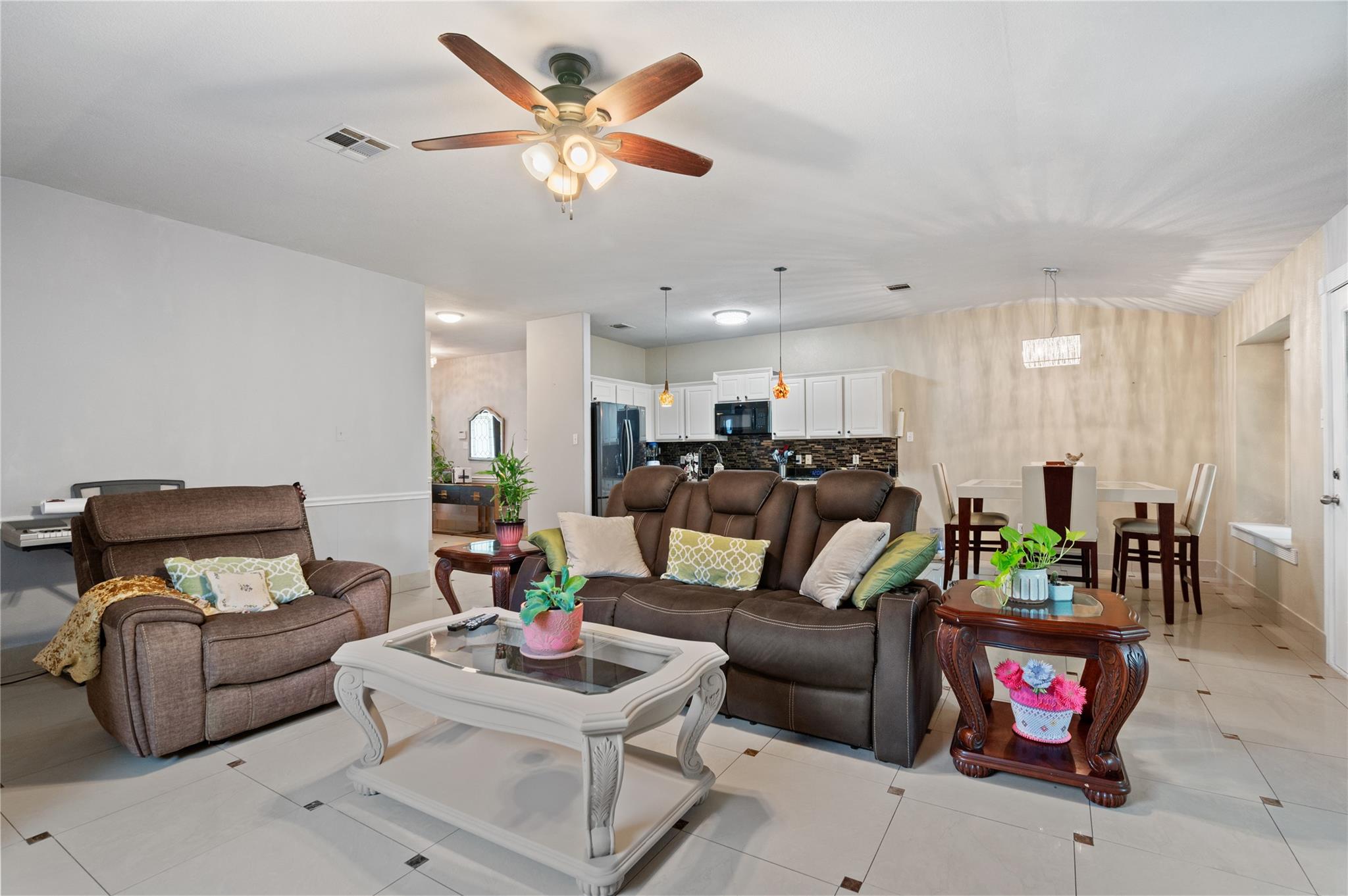 2606 Bradley LN