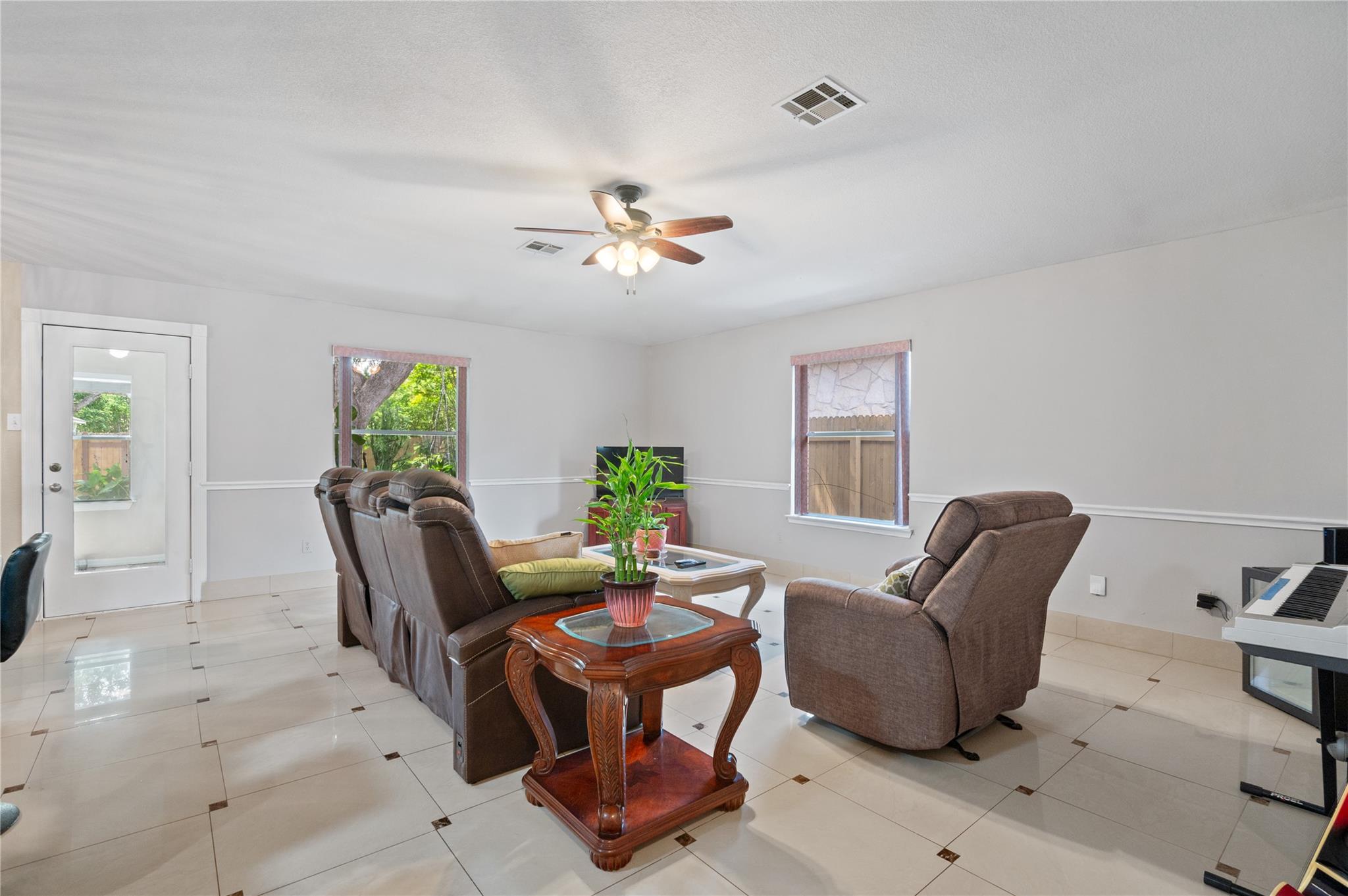 2606 Bradley LN