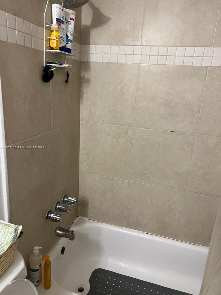 498 NW 165th St Rd Unit: D-407