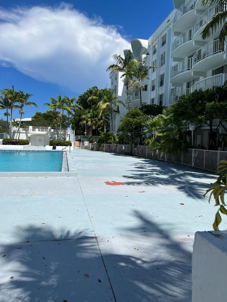 498 NW 165th St Rd Unit: D-407