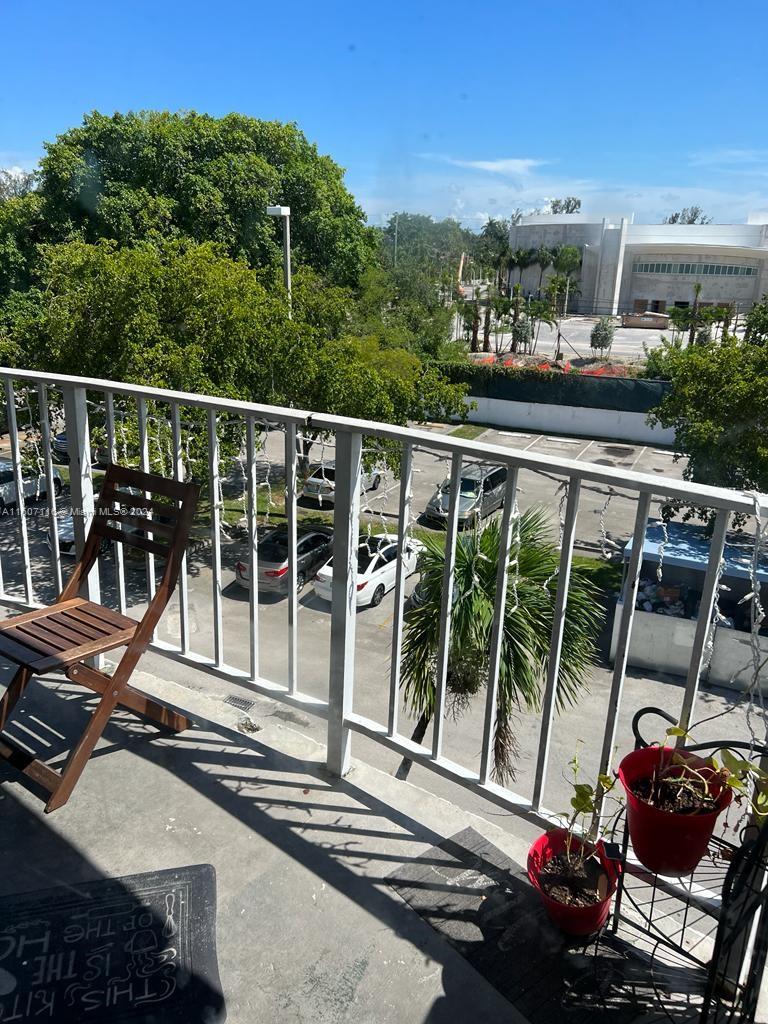 498 NW 165th St Rd Unit: D-407