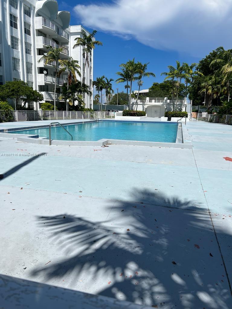498 NW 165th St Rd Unit: D-407