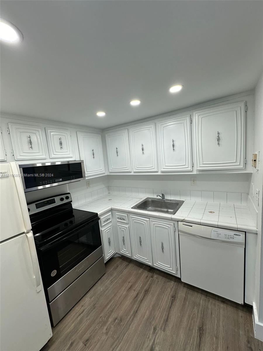 492 NW 165th St Rd # 415 Unit: C-415