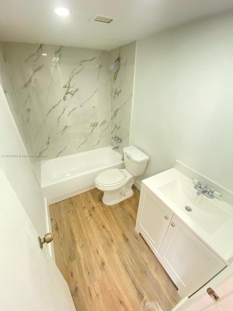492 NW 165th St Rd # 415 Unit: C-415