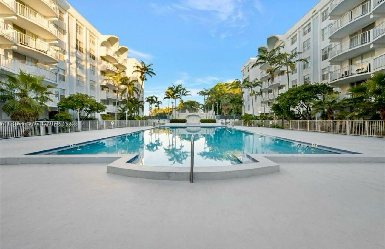 492 NW 165th St Rd # 415 Unit: C-415