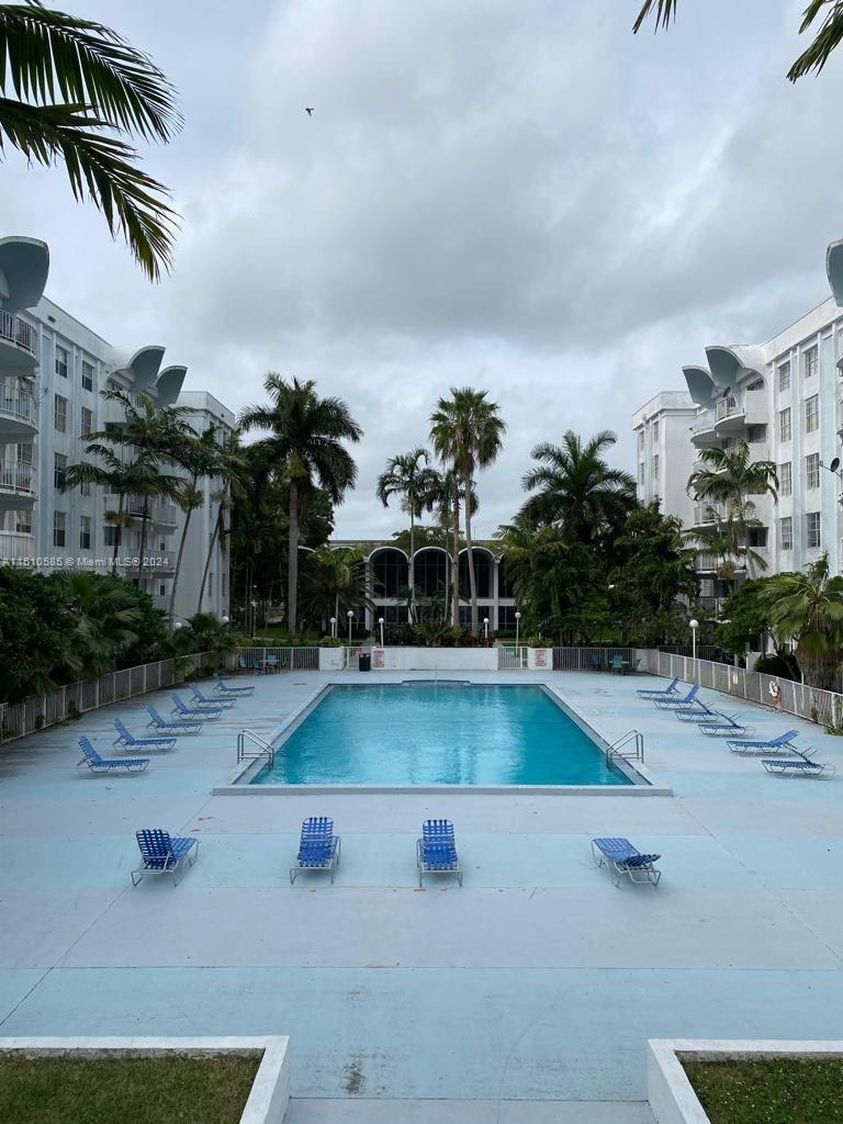 492 NW 165th St Rd # 415 Unit: C-415