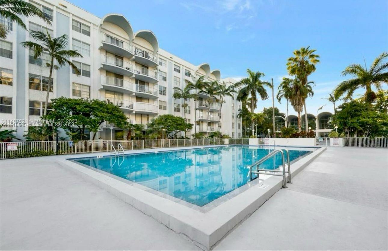 492 NW 165th St Rd # 415 Unit: C-415