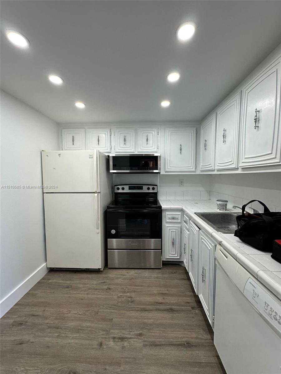 492 NW 165th St Rd # 415 Unit: C-415