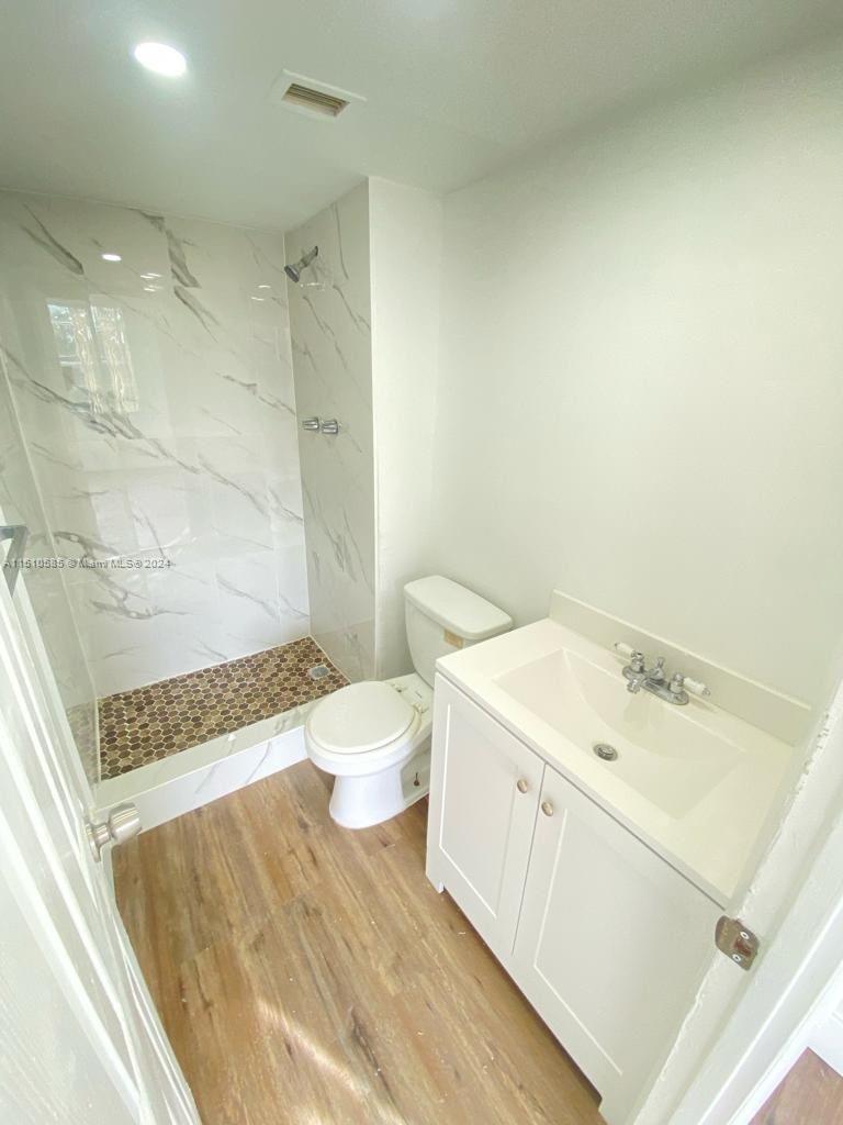492 NW 165th St Rd # 415 Unit: C-415