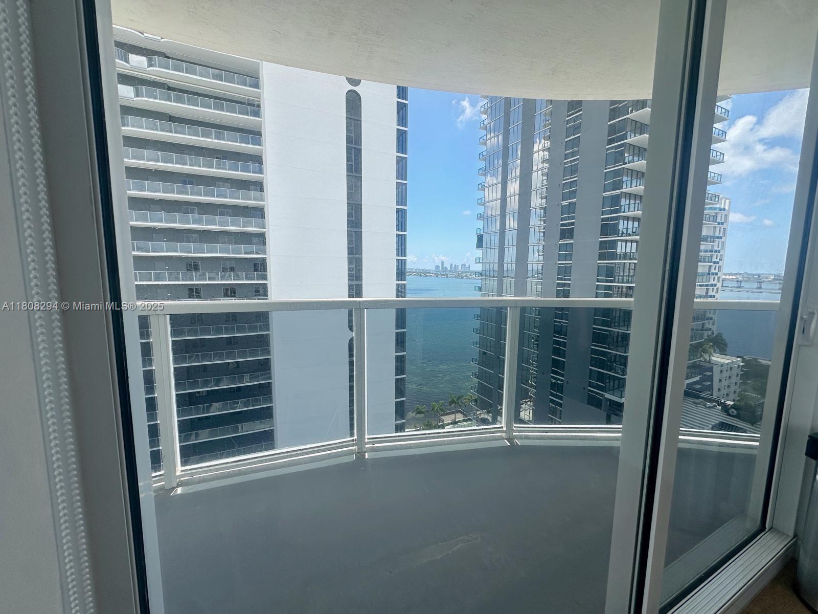 601 NE 23rd St Unit: PH02