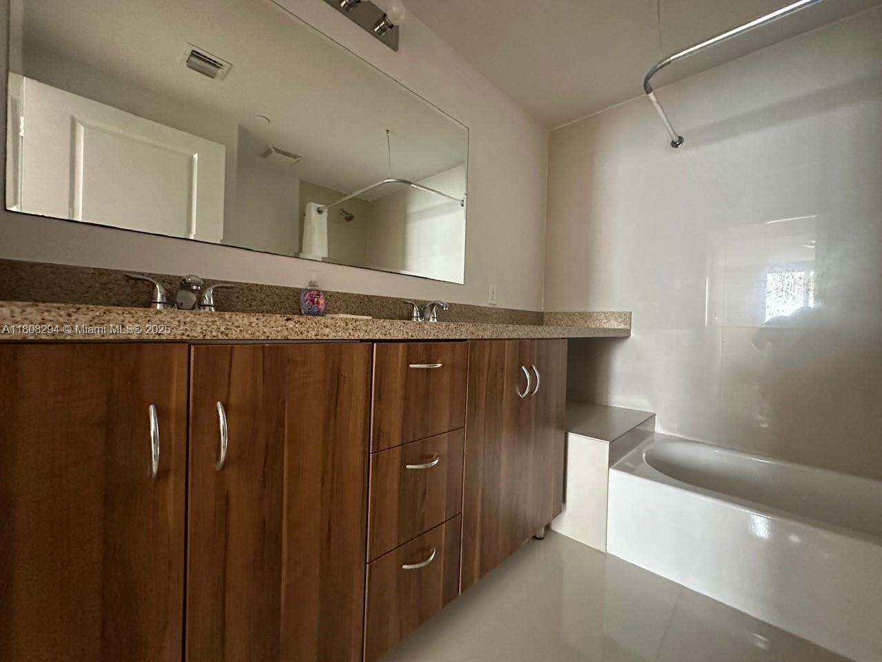 601 NE 23rd St Unit: PH02