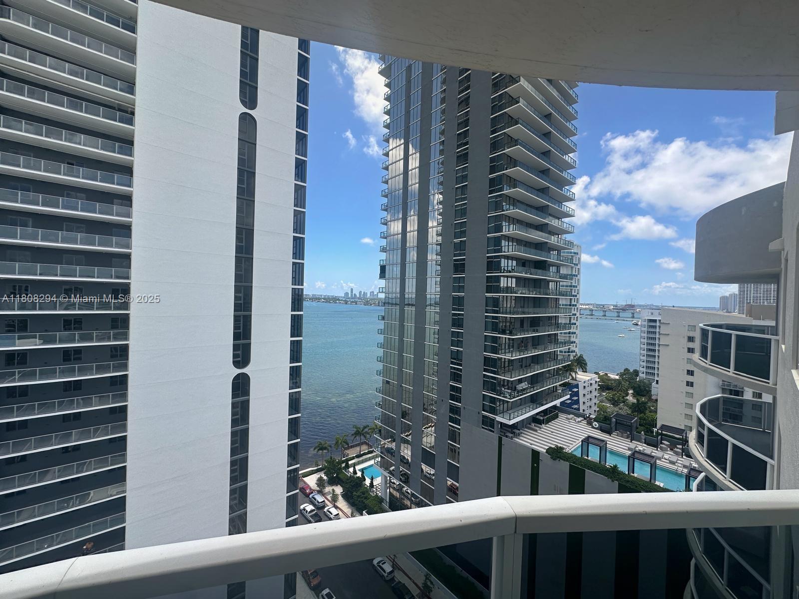 601 NE 23rd St Unit: PH02