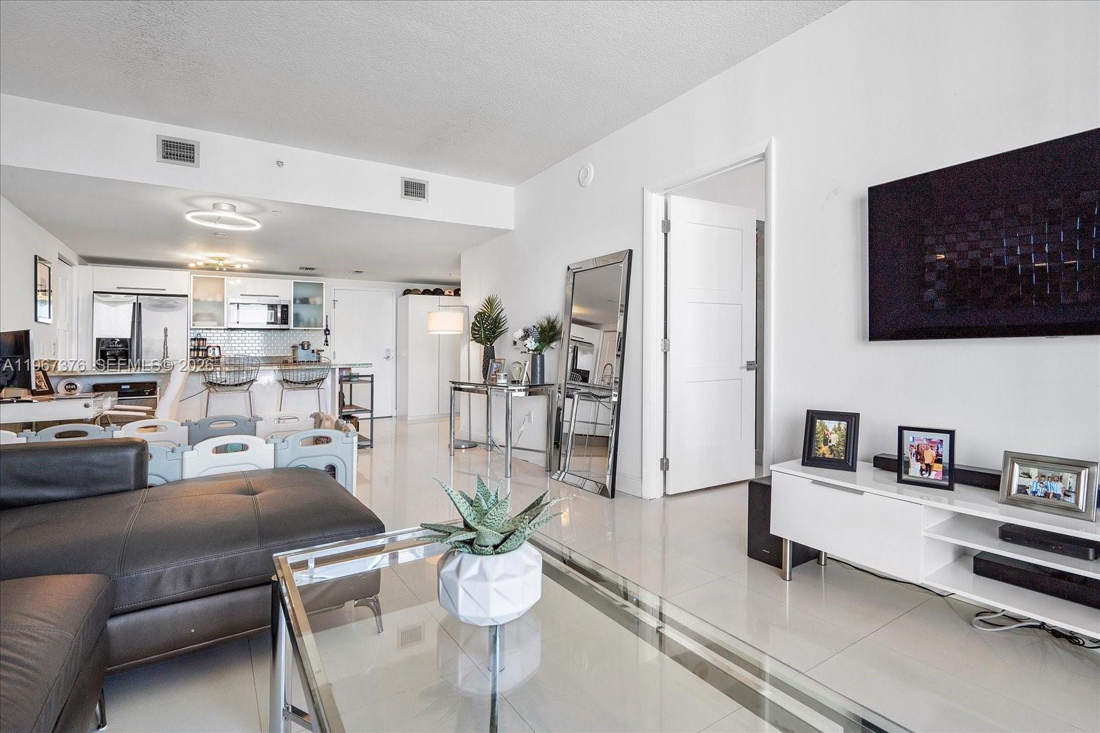 185 SW 7 St # 3407