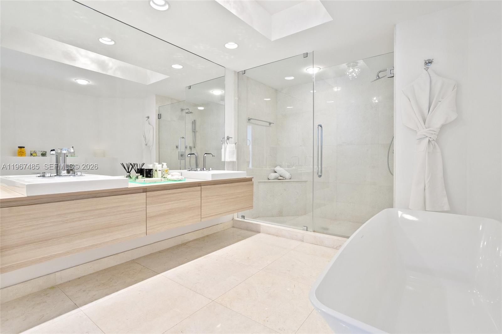 17301 Biscayne Blvd # 305