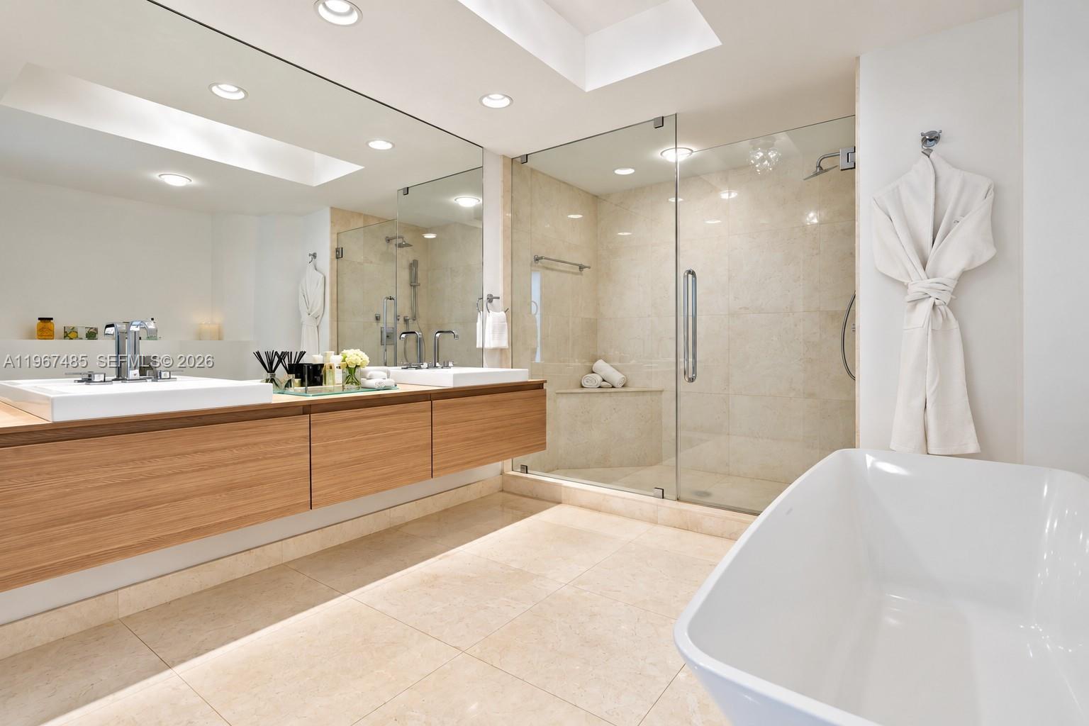 17301 Biscayne Blvd # 305
