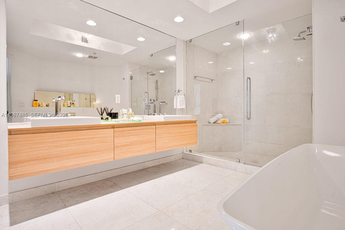 17301 Biscayne Blvd # 305