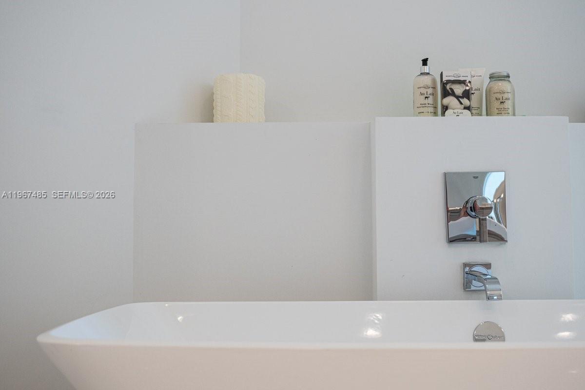 17301 Biscayne Blvd # 305