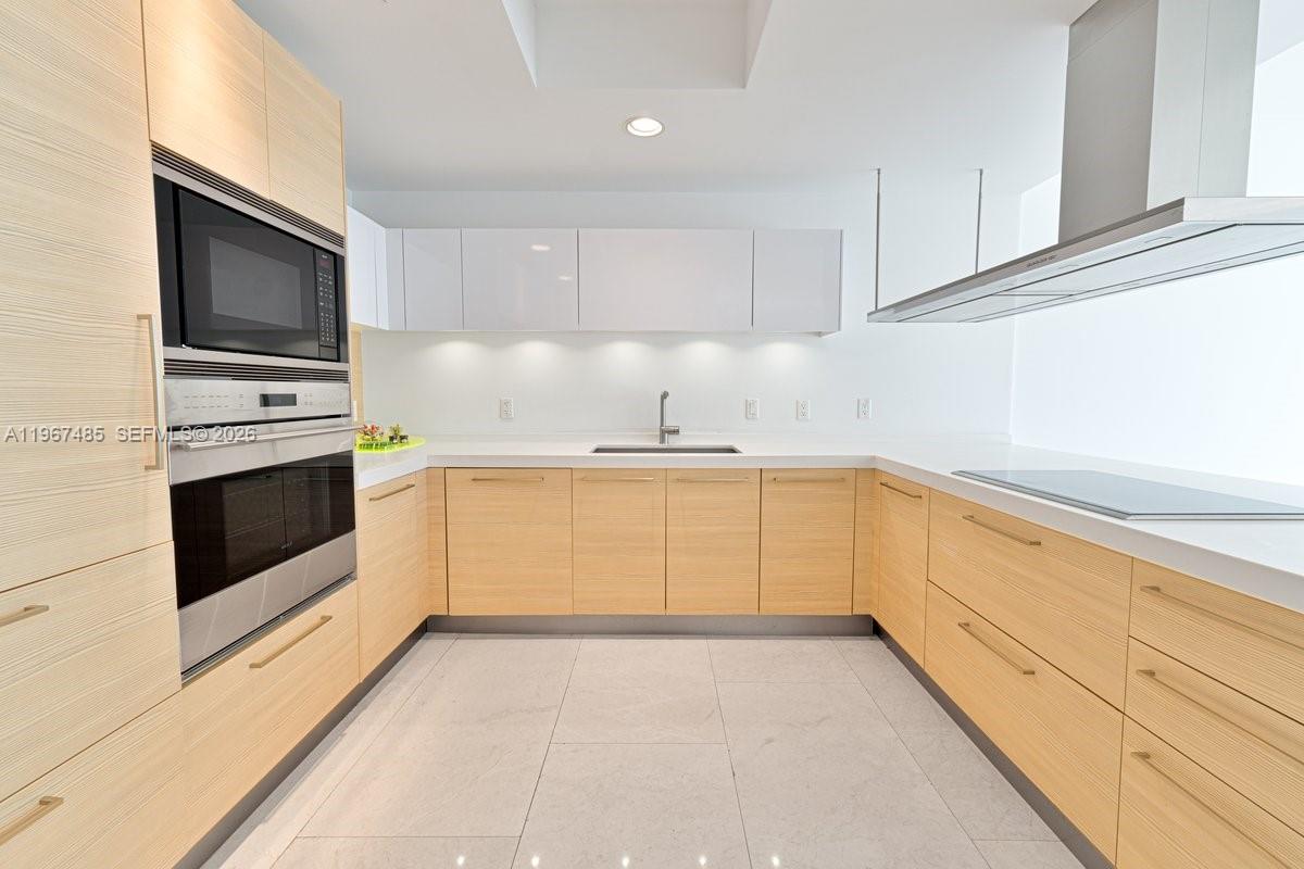 17301 Biscayne Blvd # 305