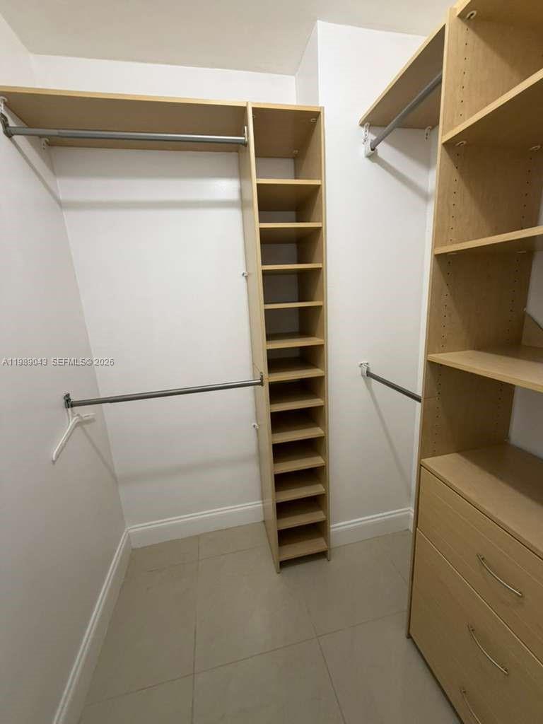 2750 NE 183rd St # 1201