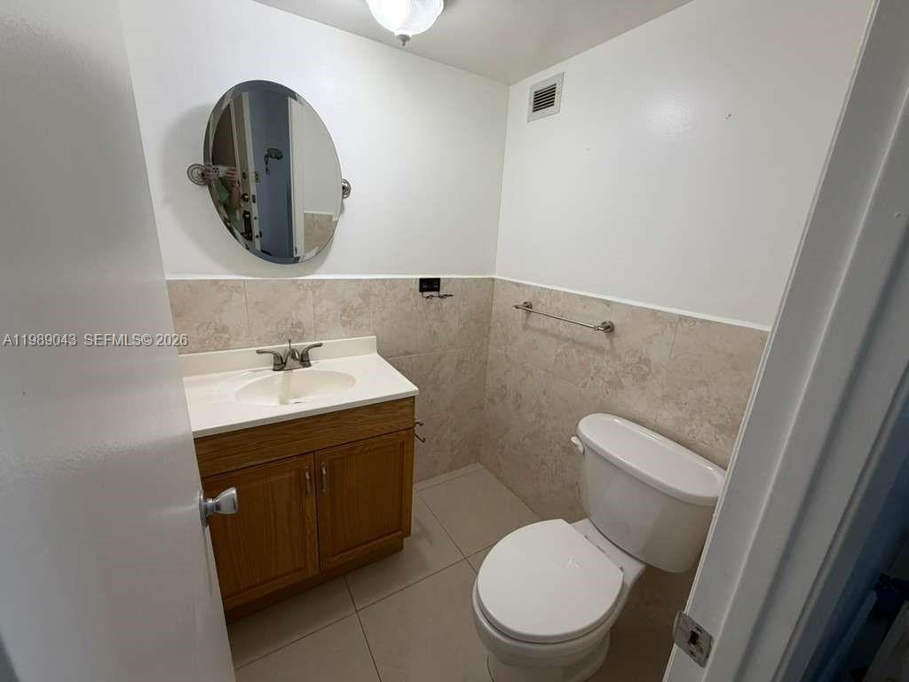 2750 NE 183rd St # 1201