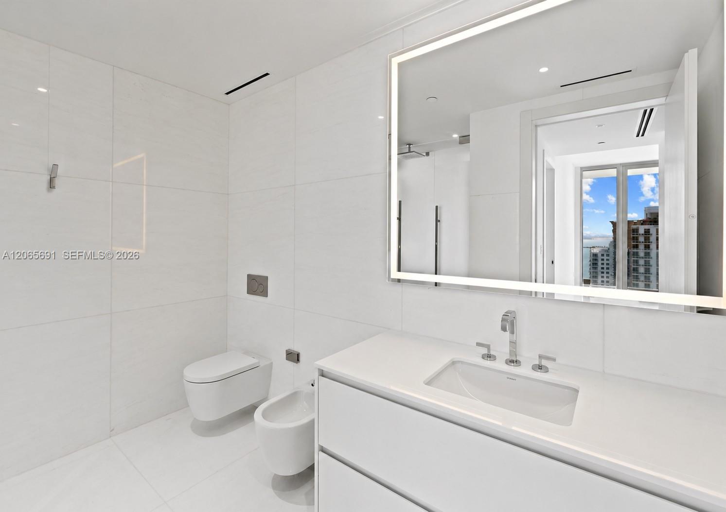 300 Biscayne Boulevard Way # 4201E