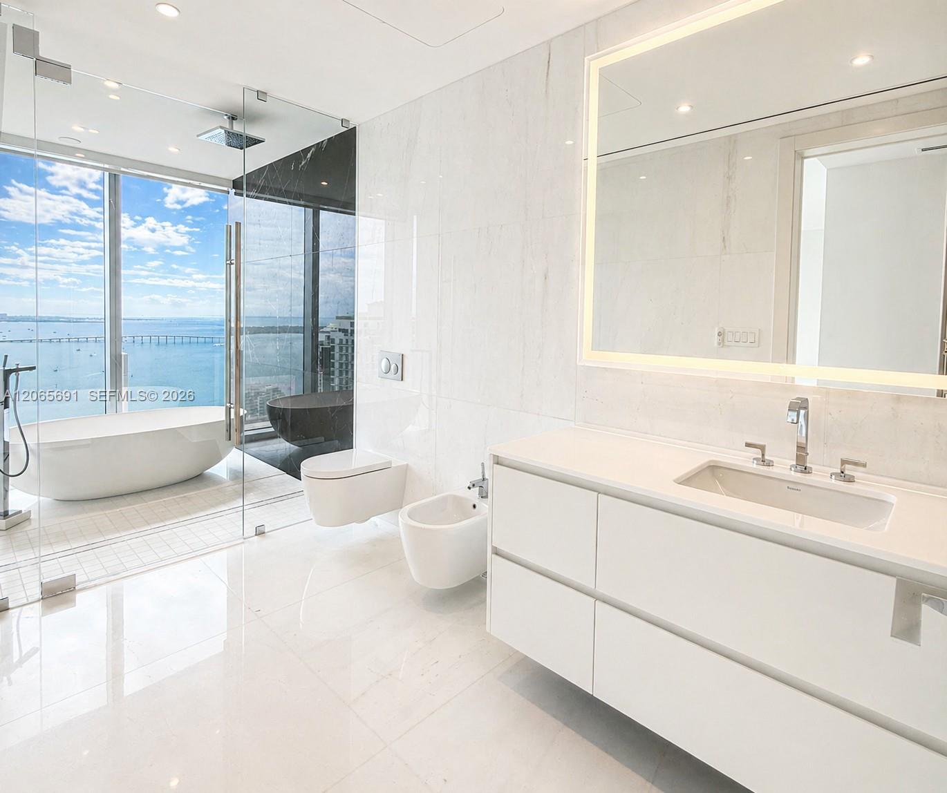 300 Biscayne Boulevard Way # 4201E