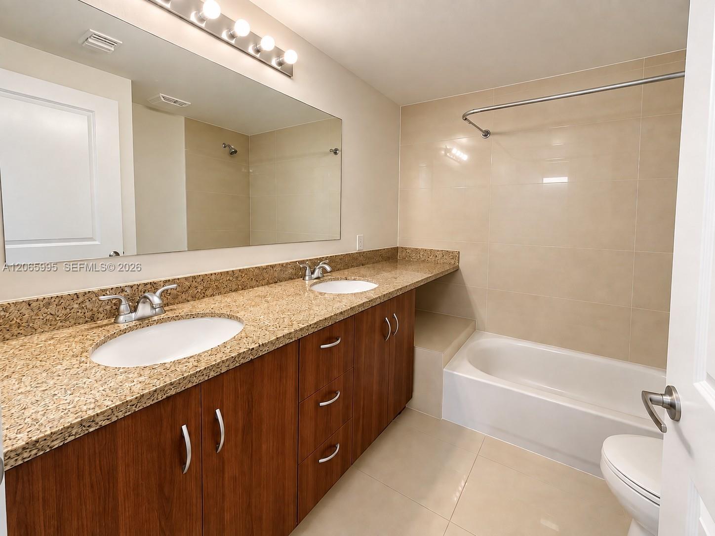 601 NE 23rd St Unit: PH02