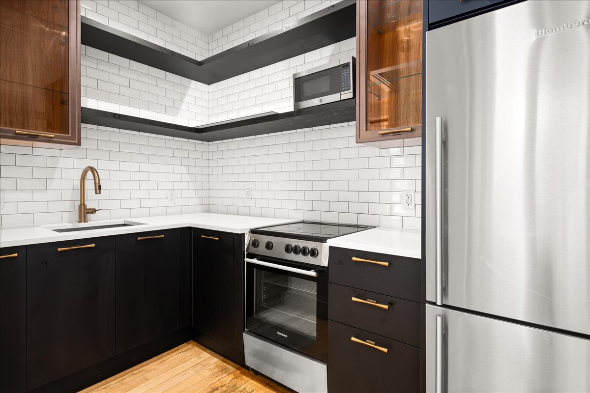 709 HART Street 3G