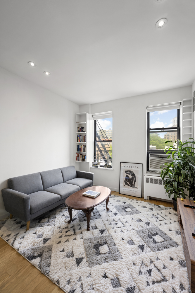 64 MACDOUGAL Street 15