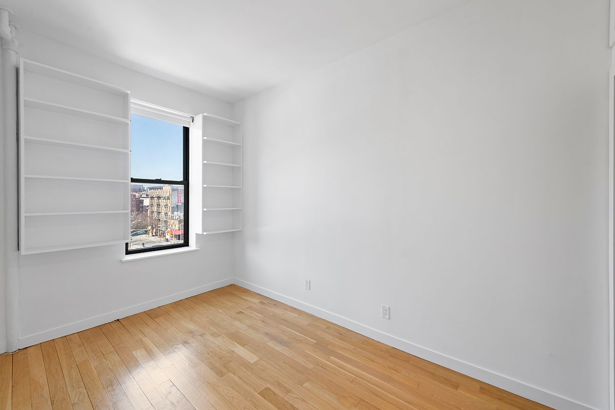 64 MACDOUGAL Street 15