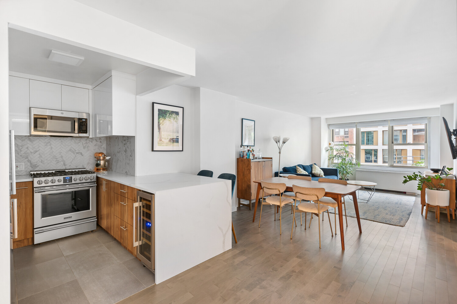 305 E 24TH Street 3B