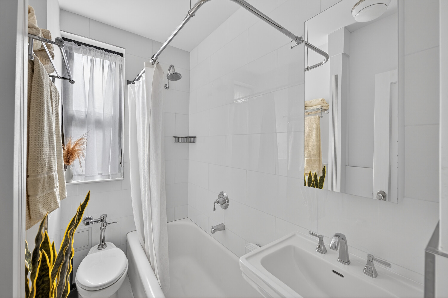 345 E 77TH Street 4D