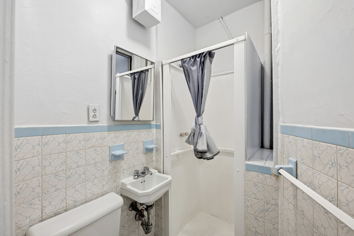 320 E 49TH Street 44