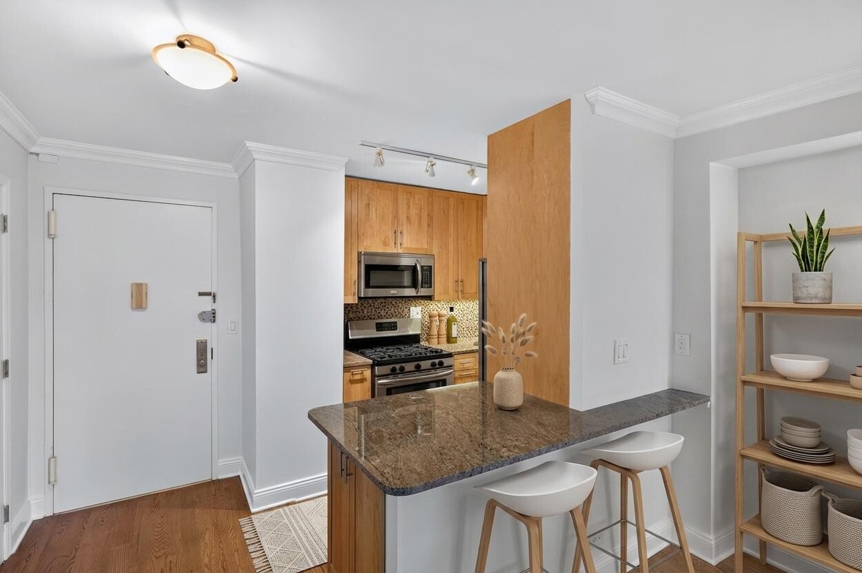 200 E 24TH Street 910