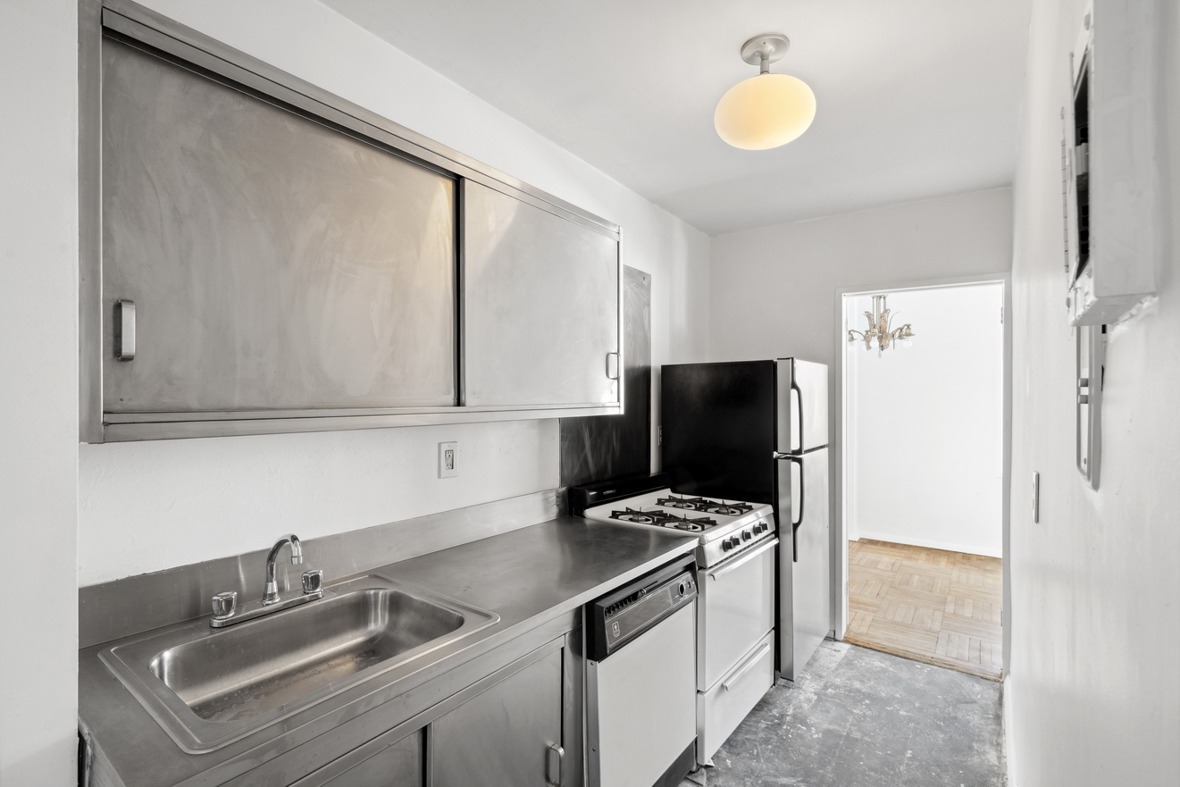 311 East 71st Street Unit: 9F