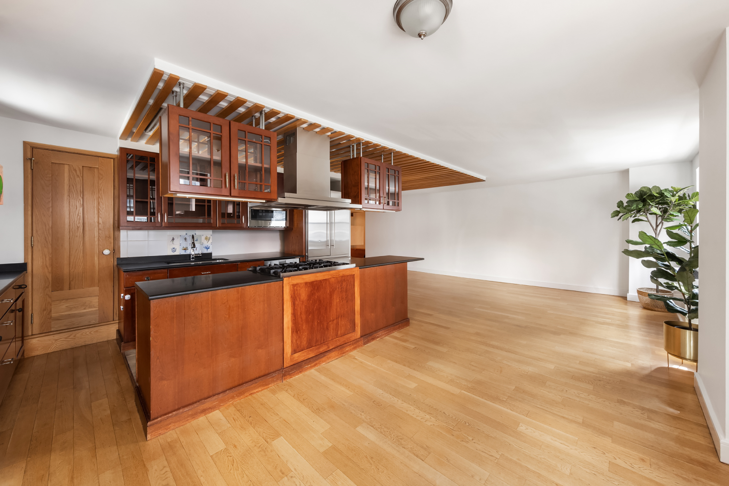 200 East 24th Street Unit: 307