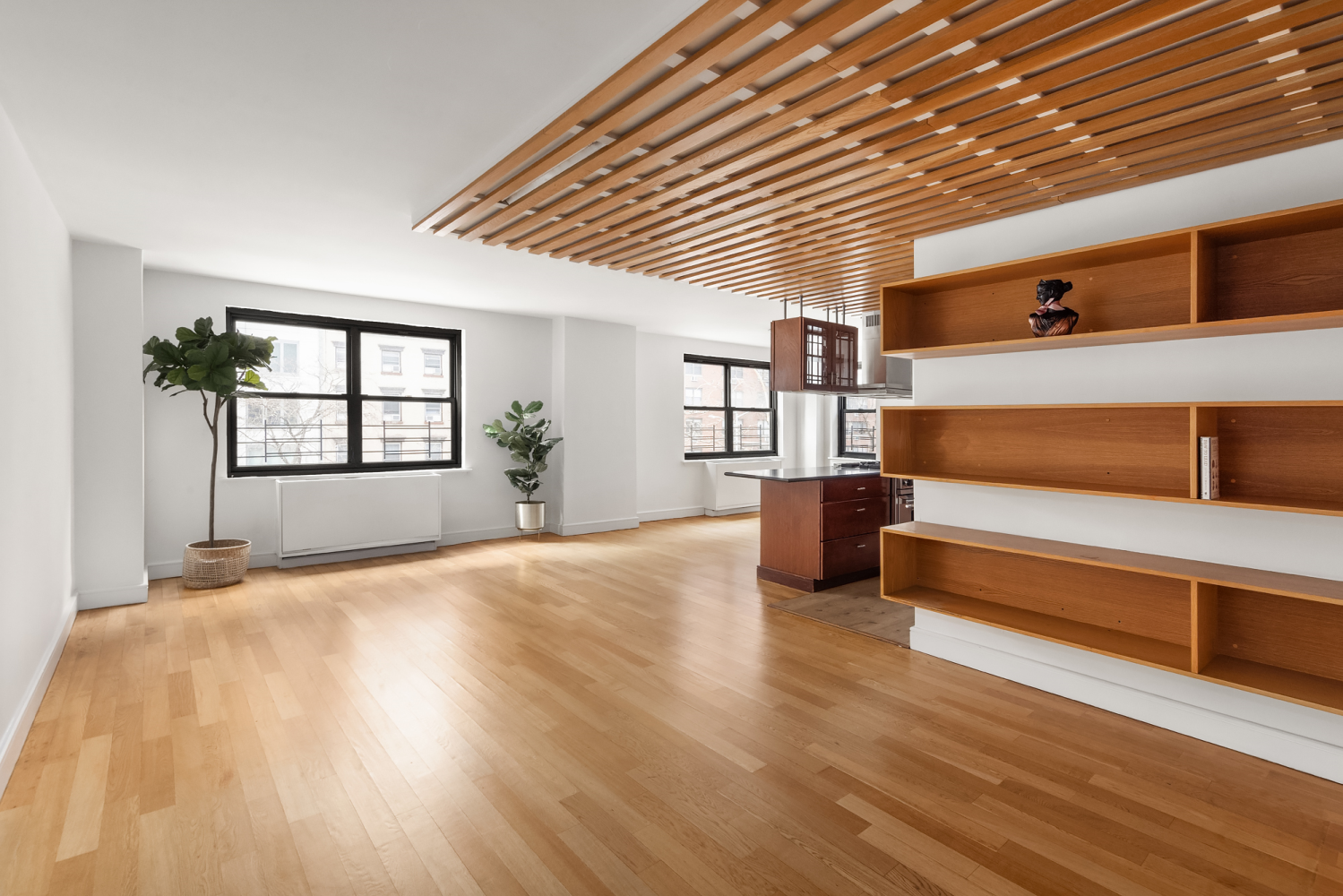200 East 24th Street Unit: 307