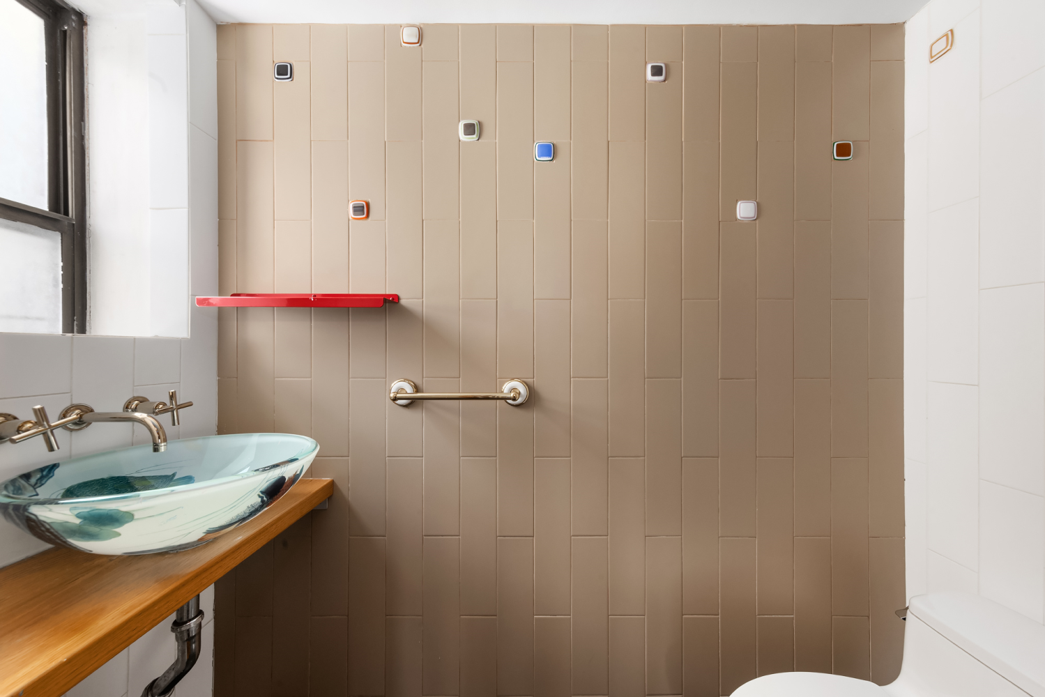 200 East 24th Street Unit: 307