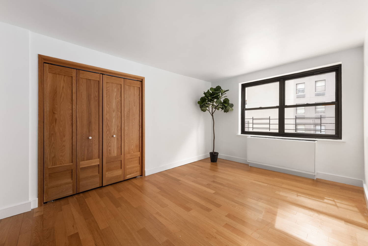200 East 24th Street Unit: 307