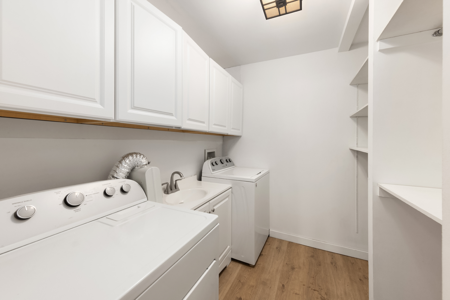 200 East 24th Street Unit: 307