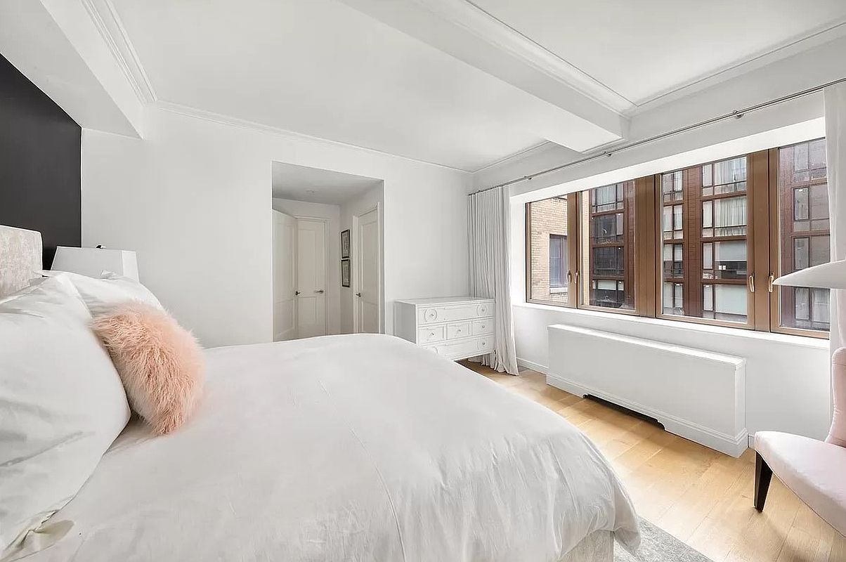 225 East 19th Street 303