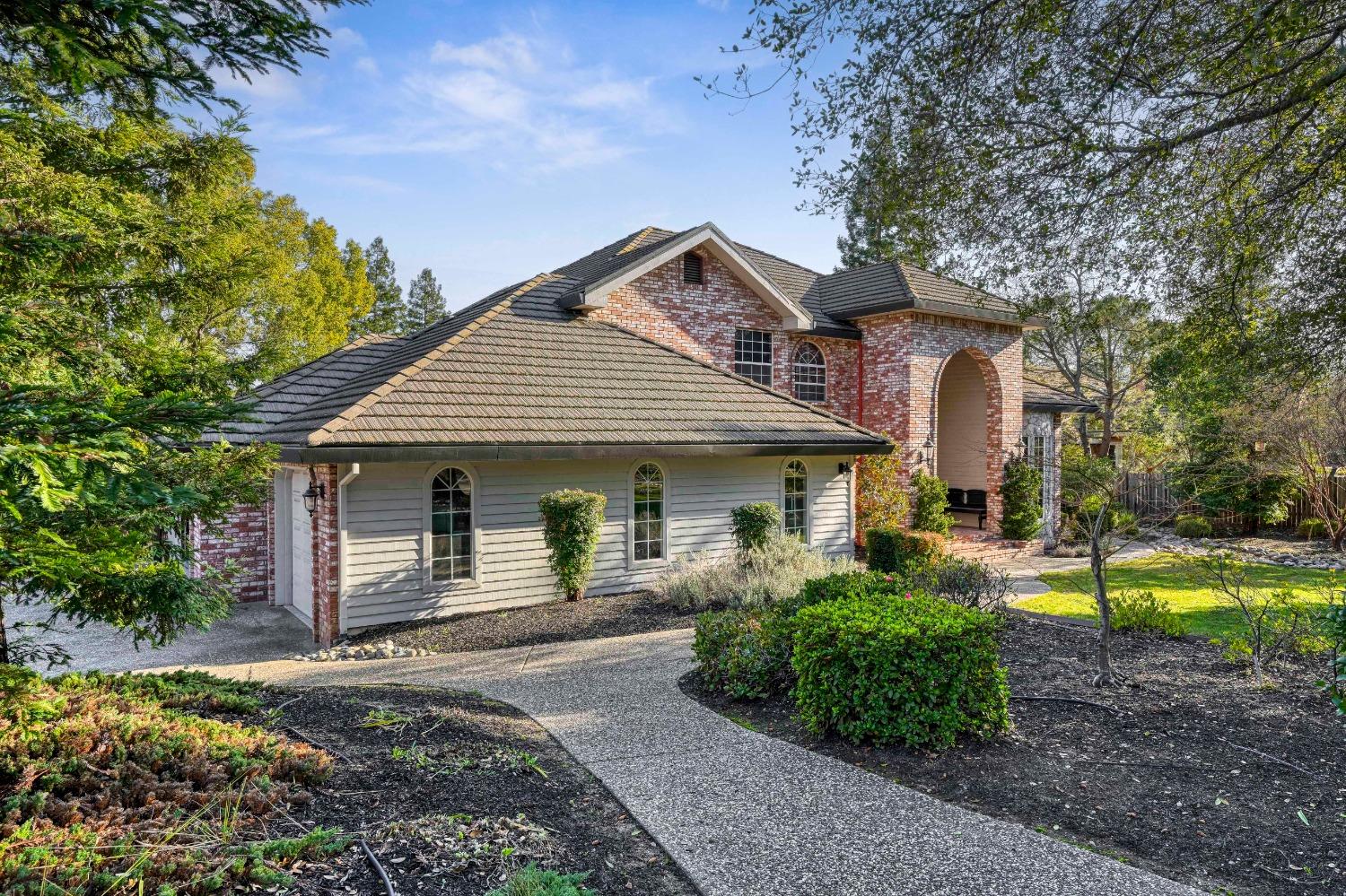 4359 Whispering Oaks Circle