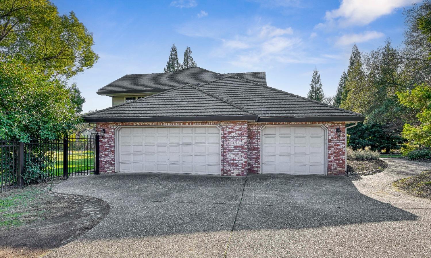 4359 Whispering Oaks Circle